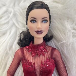 Muñeca Barbie Shero Tessa Virtue, con traje rojo de patinaje artístico